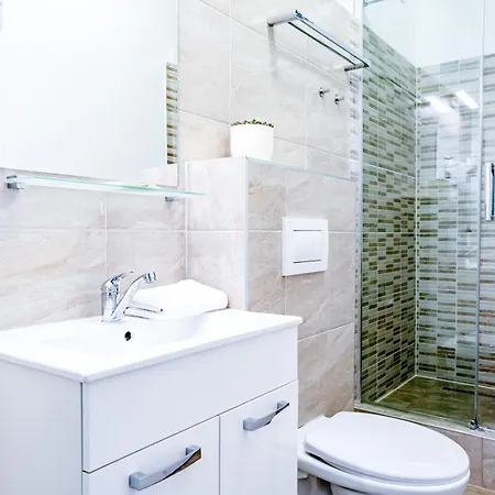 佩蒂特迪潘登思旅馆 酒店 3*