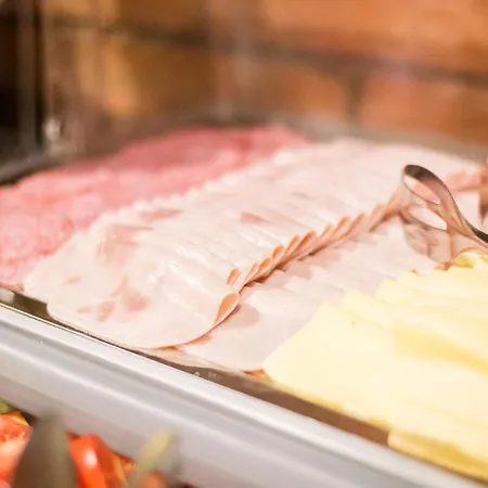 佩蒂特迪潘登思旅馆